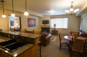 Enormous Condo with Stunning Mountain Views